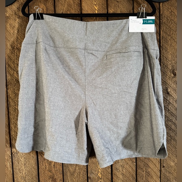 Lady Hagen Gray Athletic Shorts Relaxed Fit - Picture 2 of 6
